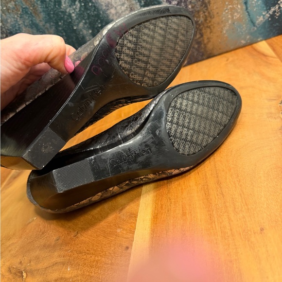 Calvin Klein Metallic Snakeskin Wedges | Vintage Inspired | Size 7.5 - Picture 7 of 15